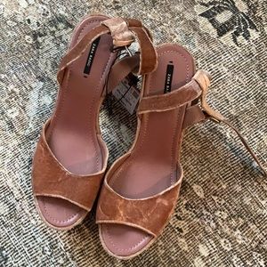 NWT Zara platform velvet sandal size 11